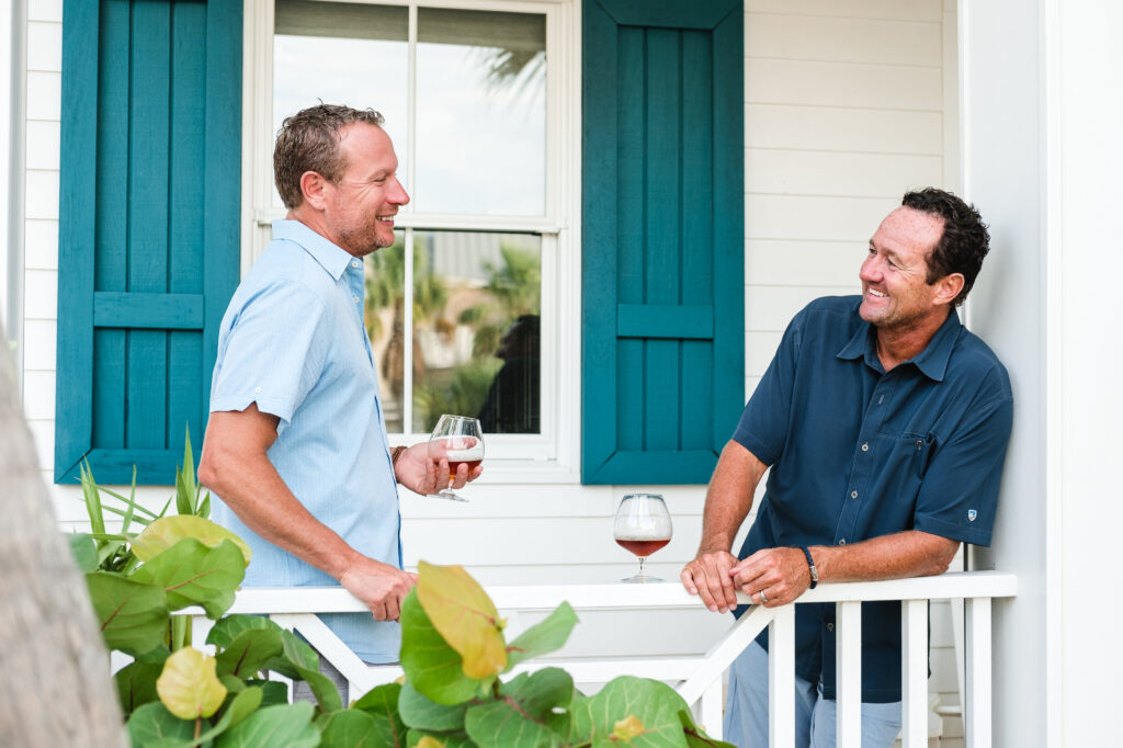 Owners of Vida Caña pose with classes in their hands. 