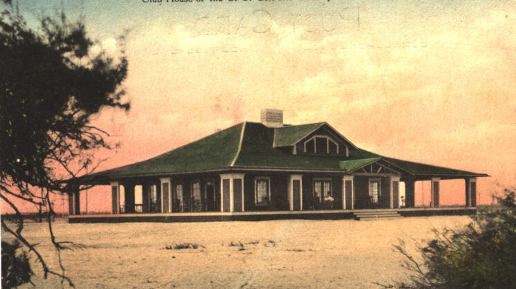 A postcard featuring the clubhouse of the Corpus Christi Golf and Country Club, 1910