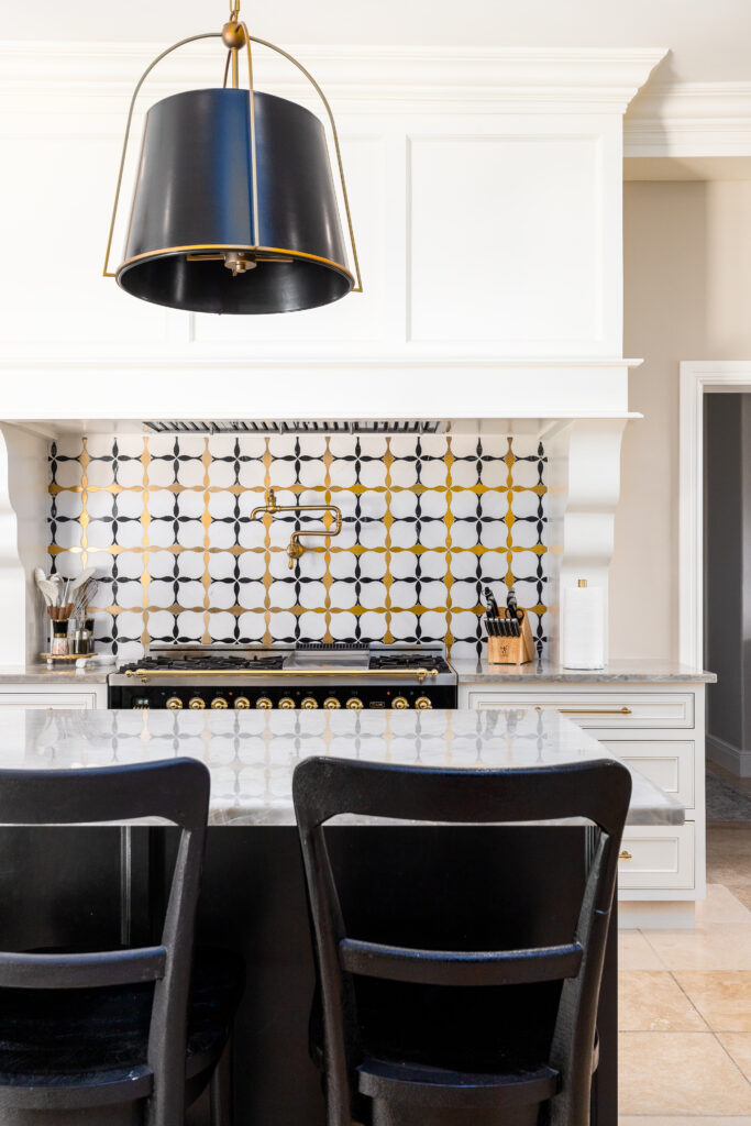 A picture of the art deco style kitchen and its intricate accents.