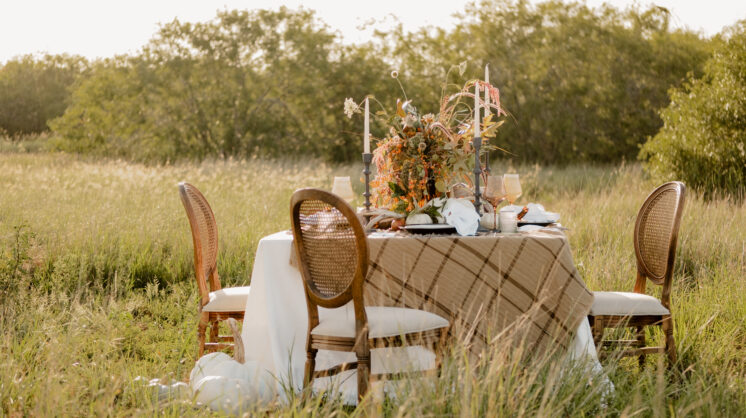 ideas for a dramatic holiday tablescape