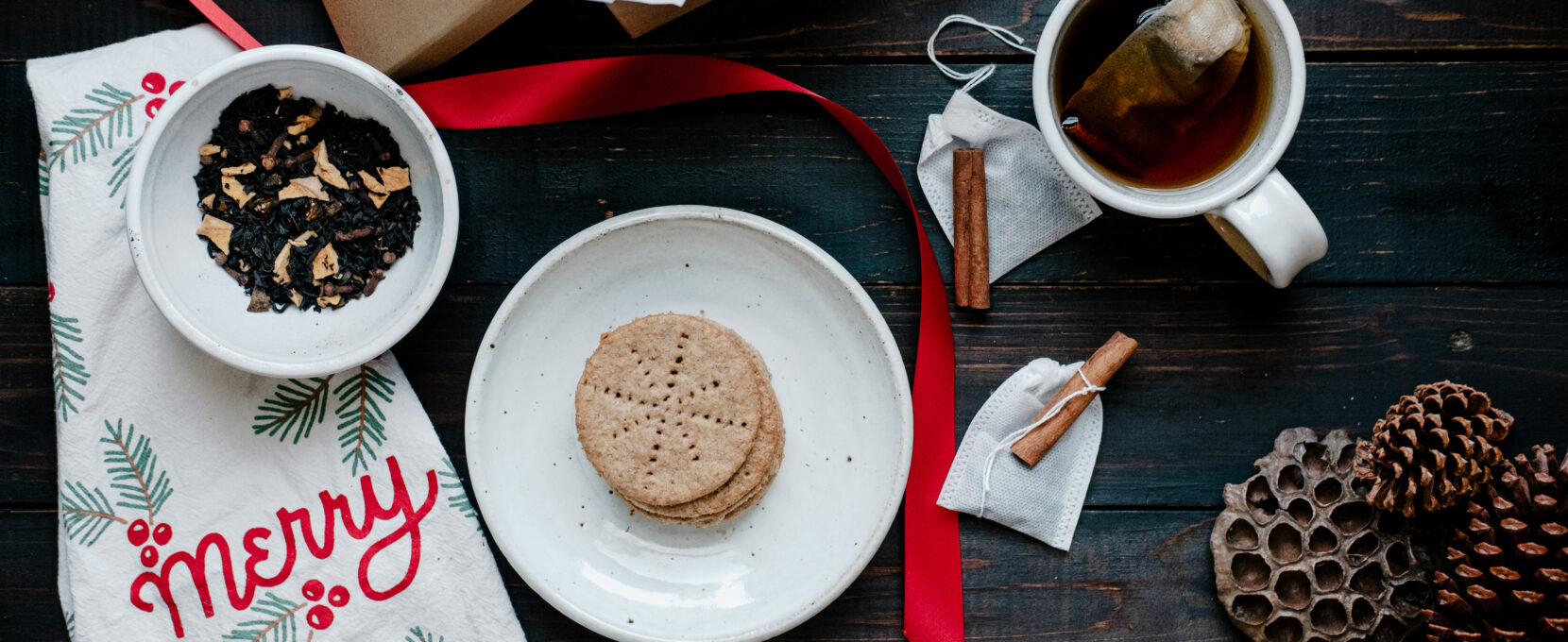 DIY gift recipes for spiced apple tea, gingerbread tea biscuits, spice rubs and seasoning blends