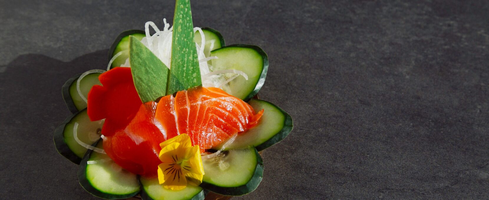 photo of the sashimi 3-piece from Dokyo Dauntaun