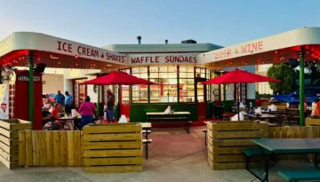 An shot of Mia Mia's Pizzeria, a new addition to the Corpus Christi food and drink scene.