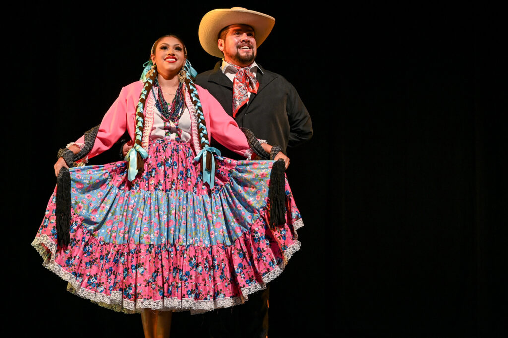 Two dancers at the 2019 Bailando International Dance Festival pose.
